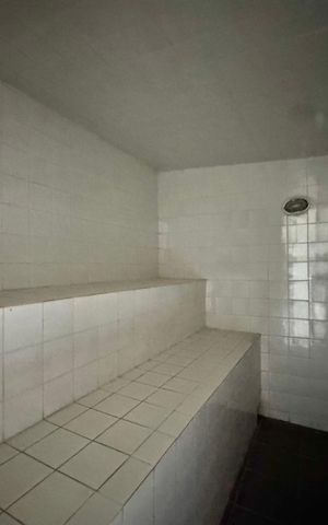 Casa à venda com 850m², 5 quartos e 7 vagas Casa à venda com 850m², 5 quartos e 7 vagasÁrea externaÁrea externa - Sauna
