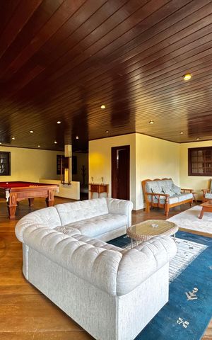 Casa à venda com 850m², 5 quartos e 7 vagas Casa à venda com 850m², 5 quartos e 7 vagasSalão Terceiro Andar