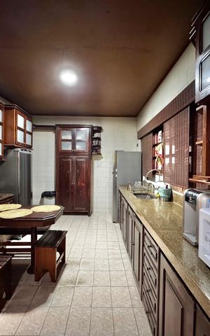Casa à venda com 850m², 5 quartos e 7 vagas Casa à venda com 850m², 5 quartos e 7 vagasCozinha