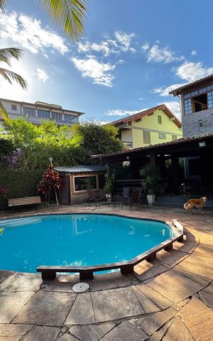 Casa à venda com 850m², 5 quartos e 7 vagas Casa à venda com 850m², 5 quartos e 7 vagasÁrea externa