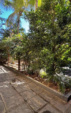 Casa à venda com 850m², 5 quartos e 7 vagas Casa à venda com 850m², 5 quartos e 7 vagasÁrea externa