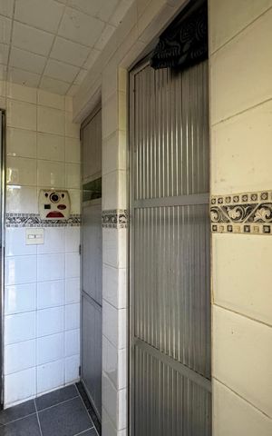 Casa à venda com 850m², 5 quartos e 7 vagas Casa à venda com 850m², 5 quartos e 7 vagasÁrea externa - Sauna