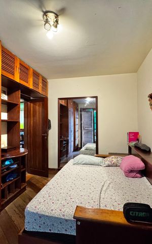 Casa à venda com 850m², 5 quartos e 7 vagas Casa à venda com 850m², 5 quartos e 7 vagasQuarto 2