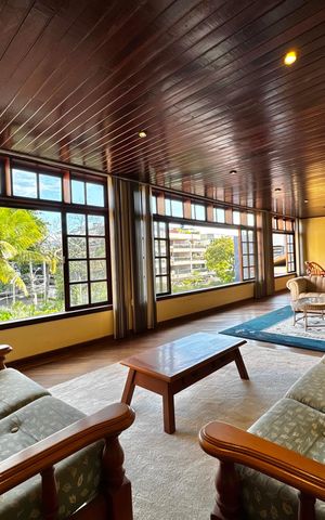 Casa à venda com 850m², 5 quartos e 7 vagas Casa à venda com 850m², 5 quartos e 7 vagasSalão Terceiro Andar