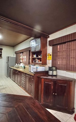 Casa à venda com 850m², 5 quartos e 7 vagas Casa à venda com 850m², 5 quartos e 7 vagasCozinha