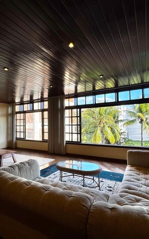 Casa à venda com 850m², 5 quartos e 7 vagas Casa à venda com 850m², 5 quartos e 7 vagasSalão Terceiro Andar