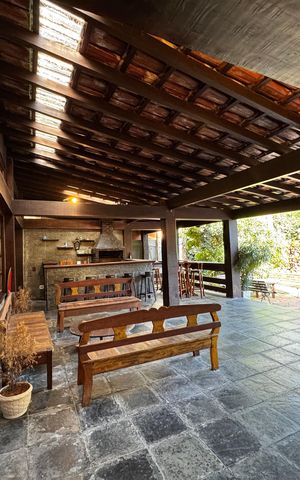 Casa à venda com 850m², 5 quartos e 7 vagas Casa à venda com 850m², 5 quartos e 7 vagasÁrea externa
