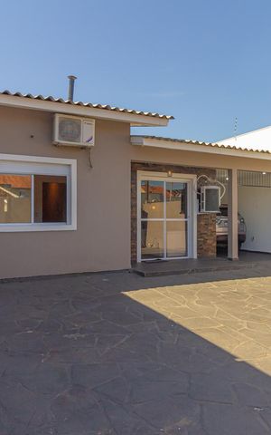 Casa à venda com 210m², 3 quartos e 2 vagas Casa à venda com 210m², 3 quartos e 2 vagasPátio da frente
