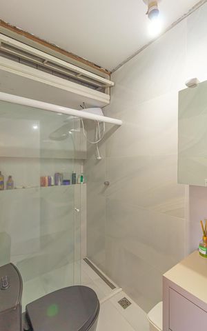 Casa à venda com 210m², 3 quartos e 2 vagas Casa à venda com 210m², 3 quartos e 2 vagasBanheiro da Suíte