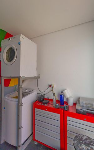 Casa à venda com 210m², 3 quartos e 2 vagas Casa à venda com 210m², 3 quartos e 2 vagasÁrea de Serviço