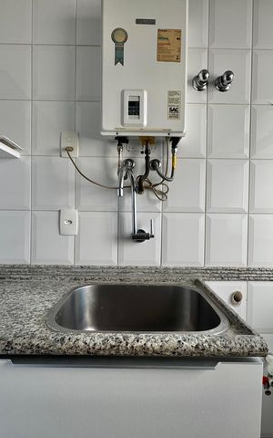 Apartamento à venda com 247m², 4 quartos e 3 vagas Apartamento à venda com 247m², 4 quartos e 3 vagasCozinha e Área de Serviço