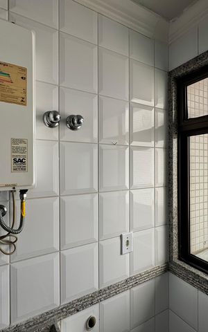 Apartamento à venda com 247m², 4 quartos e 3 vagas Apartamento à venda com 247m², 4 quartos e 3 vagasCozinha e Área de Serviço