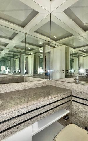 Apartamento à venda com 247m², 4 quartos e 3 vagas Apartamento à venda com 247m², 4 quartos e 3 vagasLavabo