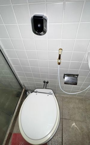Apartamento à venda com 247m², 4 quartos e 3 vagas Apartamento à venda com 247m², 4 quartos e 3 vagasCozinha e Área de Serviço - Banheiro