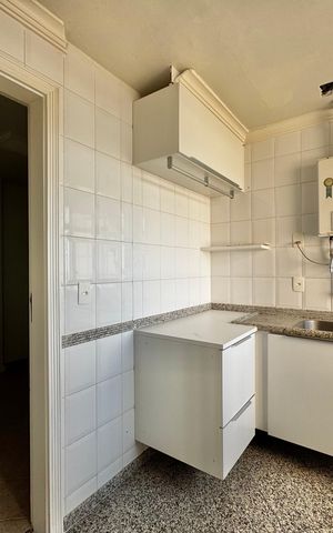 Apartamento à venda com 247m², 4 quartos e 3 vagas Apartamento à venda com 247m², 4 quartos e 3 vagasCozinha e Área de Serviço