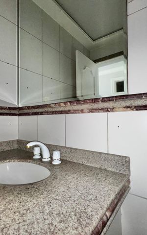 Apartamento à venda com 247m², 4 quartos e 3 vagas Apartamento à venda com 247m², 4 quartos e 3 vagasSuíte 2 - Banheiro