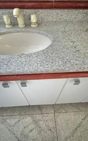Apartamento à venda com 247m², 4 quartos e 3 vagas Apartamento à venda com 247m², 4 quartos e 3 vagasSuíte 1 - Banheiro