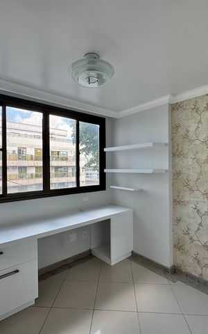 Apartamento à venda com 247m², 4 quartos e 3 vagas Apartamento à venda com 247m², 4 quartos e 3 vagasSuíte 2