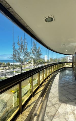 Apartamento à venda com 247m², 4 quartos e 3 vagas Apartamento à venda com 247m², 4 quartos e 3 vagasVaranda