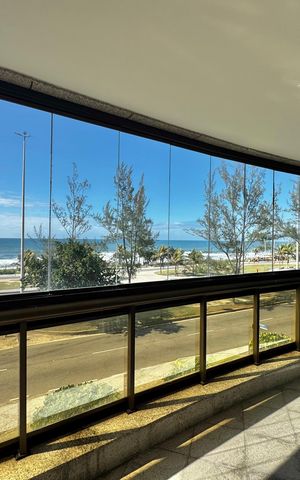 Apartamento à venda com 247m², 4 quartos e 3 vagas Apartamento à venda com 247m², 4 quartos e 3 vagasVaranda