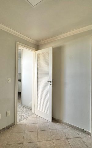 Apartamento à venda com 247m², 4 quartos e 3 vagas Apartamento à venda com 247m², 4 quartos e 3 vagasCozinha e Área de Serviço - Quarto