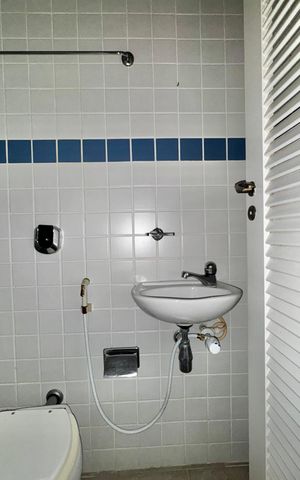 Apartamento à venda com 247m², 4 quartos e 3 vagas Apartamento à venda com 247m², 4 quartos e 3 vagasCozinha e Área de Serviço - Quarto