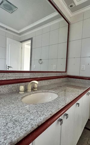Apartamento à venda com 247m², 4 quartos e 3 vagas Apartamento à venda com 247m², 4 quartos e 3 vagasSuíte 1 - Banheiro