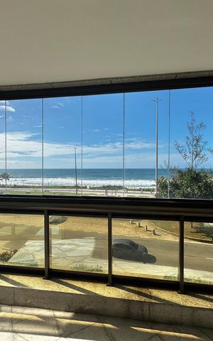 Apartamento à venda com 247m², 4 quartos e 3 vagas Apartamento à venda com 247m², 4 quartos e 3 vagasVaranda