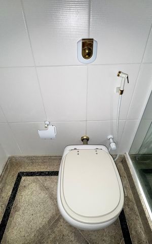 Apartamento à venda com 247m², 4 quartos e 3 vagas Apartamento à venda com 247m², 4 quartos e 3 vagasBanheiro Social