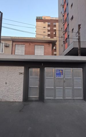 Casa para alugar com 120m², 4 quartos e 2 vagas Casa para alugar com 120m², 4 quartos e 2 vagasFachada