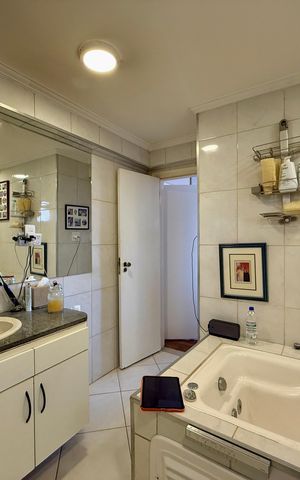 Apartamento à venda com 154m², 4 quartos e 1 vaga Apartamento à venda com 154m², 4 quartos e 1 vagaBanheiro Suíte