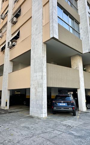 Apartamento à venda com 170m², 4 quartos e 4 vagas Apartamento à venda com 170m², 4 quartos e 4 vagasGaragem