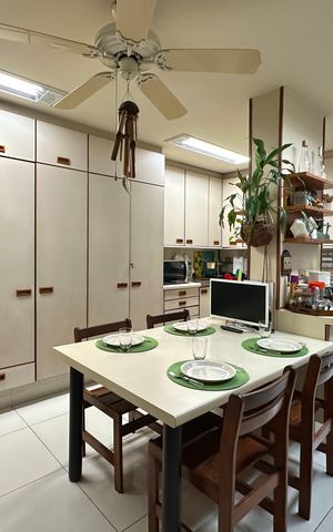 Apartamento à venda com 170m², 4 quartos e 4 vagas Apartamento à venda com 170m², 4 quartos e 4 vagasCozinha