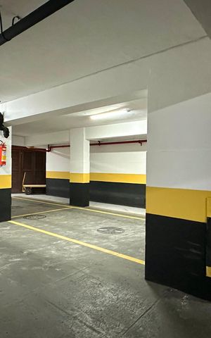 Apartamento à venda com 170m², 4 quartos e 4 vagas Apartamento à venda com 170m², 4 quartos e 4 vagasGaragem