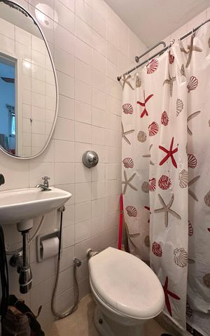 Apartamento à venda com 170m², 4 quartos e 4 vagas Apartamento à venda com 170m², 4 quartos e 4 vagasBanheiro de serviço