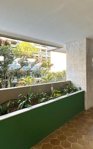 Apartamento à venda com 170m², 4 quartos e 4 vagas Apartamento à venda com 170m², 4 quartos e 4 vagasÁrea comum - Playground