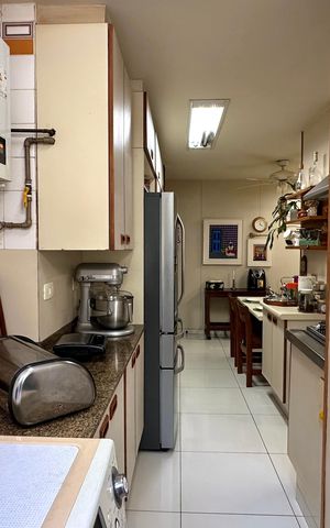 Apartamento à venda com 170m², 4 quartos e 4 vagas Apartamento à venda com 170m², 4 quartos e 4 vagasÁrea de Serviço