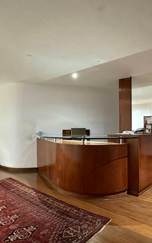 Apartamento à venda com 170m², 4 quartos e 4 vagas Apartamento à venda com 170m², 4 quartos e 4 vagasEntrada