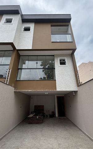 Casa à venda com 142m², 3 quartos e 4 vagas Casa à venda com 142m², 3 quartos e 4 vagasGaragem