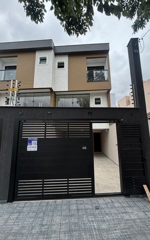 Casa à venda com 142m², 3 quartos e 4 vagas Casa à venda com 142m², 3 quartos e 4 vagasFachada