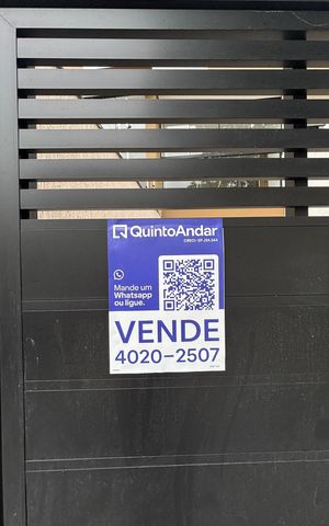 Casa à venda com 142m², 3 quartos e 4 vagas Casa à venda com 142m², 3 quartos e 4 vagasFachada