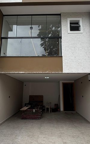 Casa à venda com 142m², 3 quartos e 4 vagas Casa à venda com 142m², 3 quartos e 4 vagasGaragem