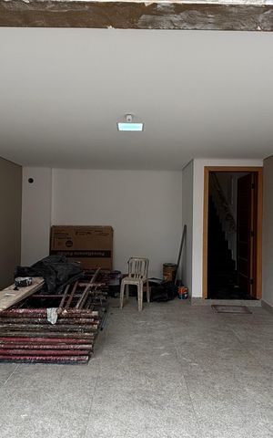 Casa à venda com 142m², 3 quartos e 4 vagas Casa à venda com 142m², 3 quartos e 4 vagasGaragem