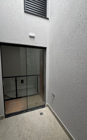Casa à venda com 142m², 3 quartos e 4 vagas Casa à venda com 142m², 3 quartos e 4 vagasJardim de Inverno