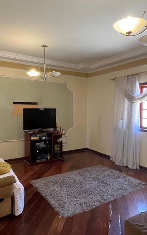 Casa à venda com 280m², 4 quartos e 4 vagas