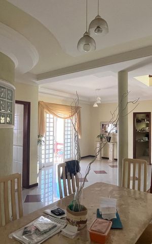 Casa à venda com 280m², 4 quartos e 4 vagas
