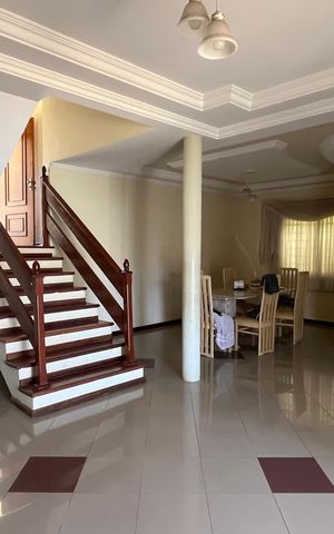 Casa à venda com 280m², 4 quartos e 4 vagas