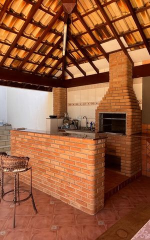 Casa à venda com 280m², 4 quartos e 4 vagas