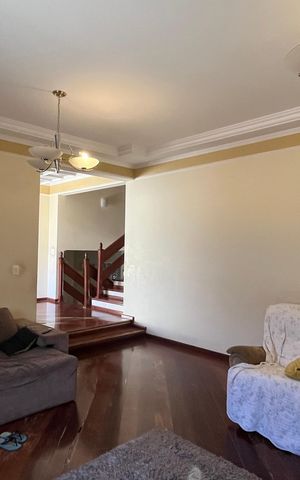 Casa à venda com 280m², 4 quartos e 4 vagas