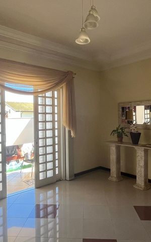 Casa à venda com 280m², 4 quartos e 4 vagas